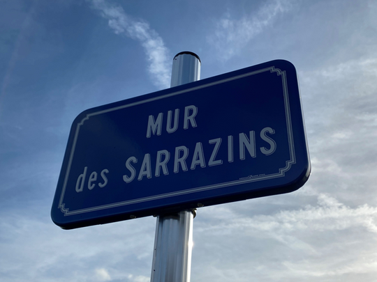 Plaque commémorative du mur des sarrazins